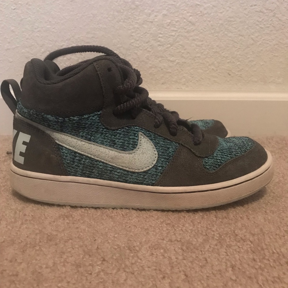 Nike Youth Sneaks